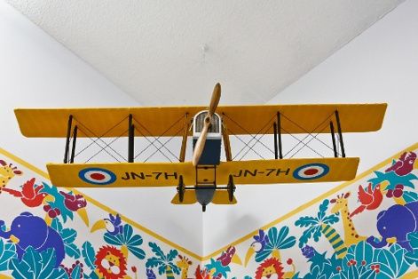 Madonian model airplane